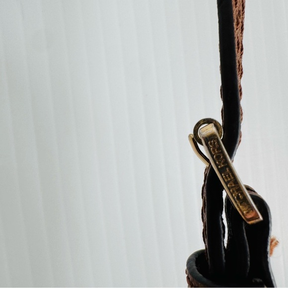 Michael Kors Tan Crossbody Bag with Gold Chain - Picture 3 of 16